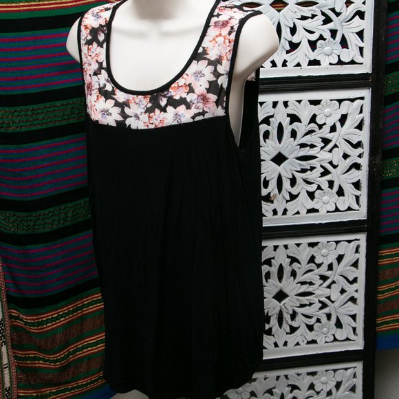 Black top with flower neckline - Picture 1 of 5